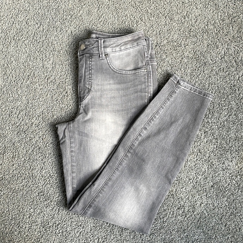 Maurice’s everflex high rise size 2 SHORT